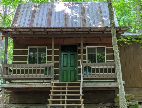 Hocking Hills,Cozy Secluded Cabin,Minutes to Caves/WiFi/Pet Friendly!