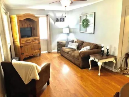 Bison Hall 1, no cleaning fee, 1 block from Harding