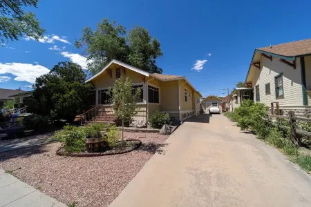 Best Location downtown GJ - Beautifully updated 2 Bedroom! Отели в г. Меса