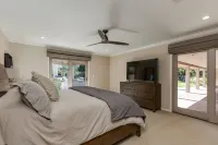 Stunning Camelback Views, 4 bdrm 3 bath + Office w/ Futon, Firepit, B-Ball Court