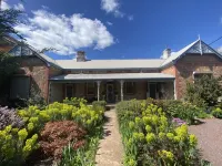 ‘Margaret Villa’ Circa 1890- gateway to the Southern Flinders Ranges! Hotels near Gladstone Railway Station