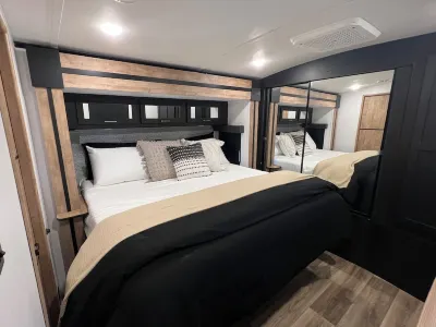 A relaxing night for the business traveler or a romantic night for 2.