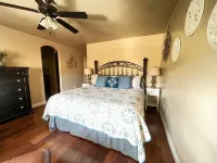 Super cute, family friendly, pool, rec room, near Zion, Bryce, & Shakespeare