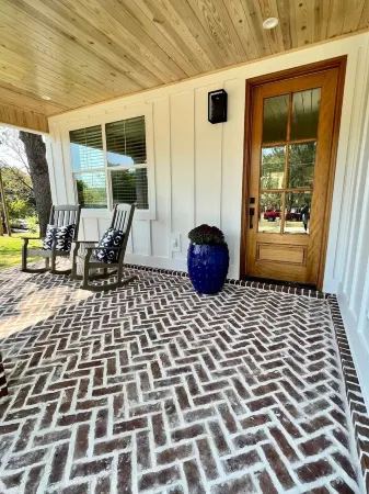 Lagniappe in Florence Отели в г. Флоренс