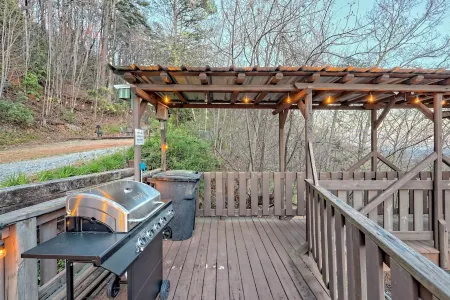 Great Views! Great Rates! King Bed, Firepit, Gas Grill, Dogs Free! Book Today!