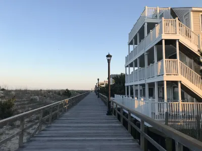 2BR 1BA Condo on Bethany Boardwalk - Awesome location - sunset view Hotel di 