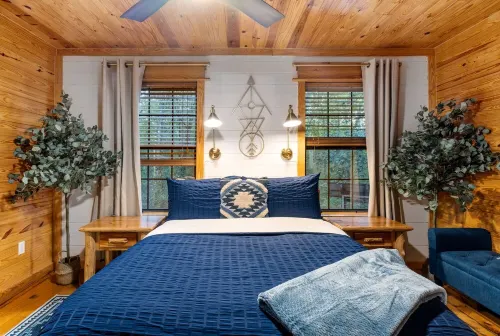 FUN Cabin - Pool Tables, Games, Jacuzzi, Firepit, Hammocks, Sleeps 12! Hotel a McCurtain County