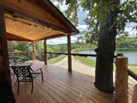"Eagle's Nest" Tree House #5 w/ 2-person hot tub