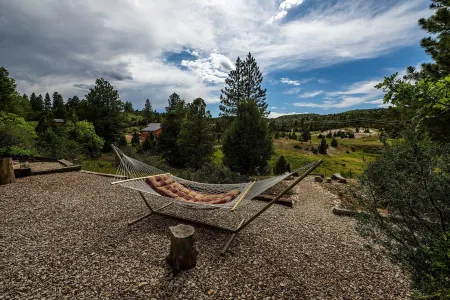 Gorgeous cabin getaway near Zion and Bryce Canyon National Park.