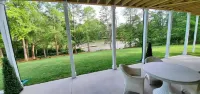 Stunning, Designer 6 Bdrm Lake House, Relaxing Retreat, 15 Min from GSP!