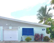 RITA'S PARADISE 37.5' DOCK-Cabana Club-TIKI HUT-Screen Porch-ICE MAKER-Bait Frez Hotels in Key Colony Beach