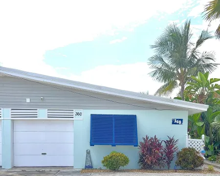 RITA'S PARADISE 37.5' DOCK-Cabana Club-TIKI HUT-Screen Porch-ICE MAKER-Bait Frez