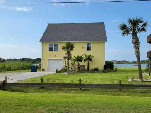 ICW Waterfront Beach Cottage - Sleeps 9!