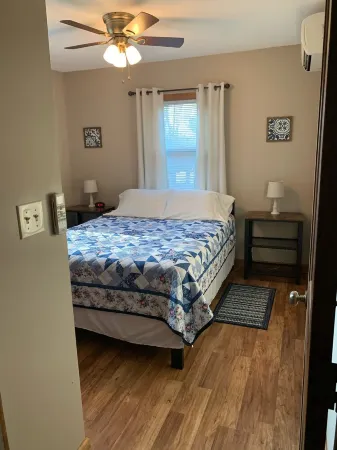 Cozy Modern Carriage Apartment Close to Shopping Sports Golf & Skiing