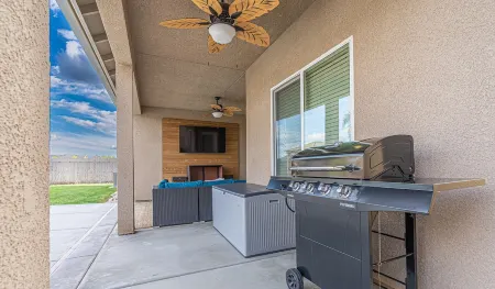 12-Bed home w/ Pool&Hot tub near Sequoia National Park