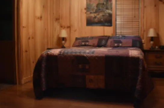 Beautiful River/Waterfall Cabin 13 miles to Helen  6 miles to Hiawassee