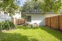 Delaney House w Private Backyard