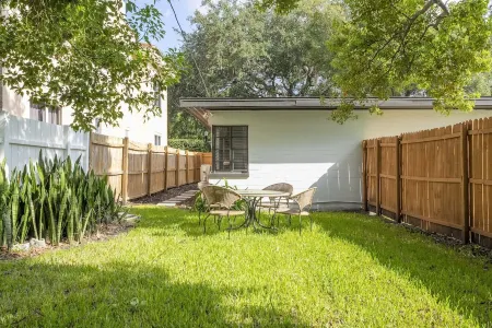 Delaney House w Private Backyard Отели рядом с достопримечательностью «Кемпинг Уорлд»