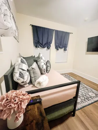 Pet-Friendly Bungalow - Close to UF & Downtown!