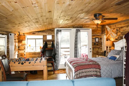 Rustic Fall Cottage | Pet Friendly