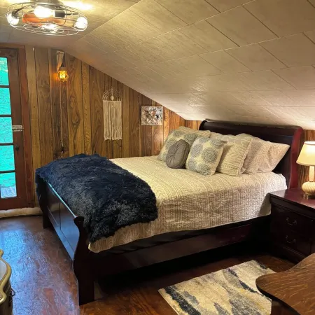 Quiet Cabin on Top of Mountain! Off the Grid Between Newland & Spruce Pine-Hwy19
