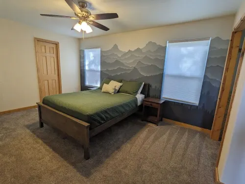 Mountain Retreat, Spacious Cabin on 2.5 acres, firepit and trails