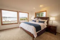 Sunset Lake Retreat@ Lake Tapps-Lakefront, Spacious, Sports Court, Kayaks