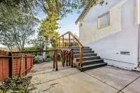 246C - Large Studio w/ Kitchenette, Laundry & Deck