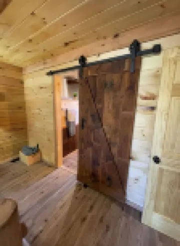 Newly built LOG Cabin-Float, Golf, Hike, Hunt, Fish, visit a winery...Relax!