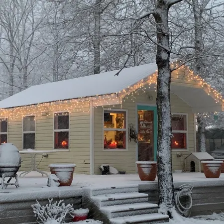 Water front cottage w/water access, firepit & great sunsets.