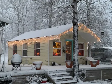 Water front cottage w/water access, firepit & great sunsets.
