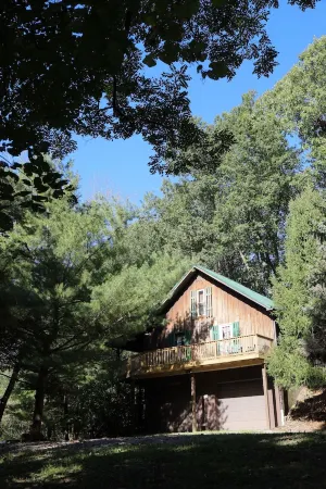 Secluded Hot Tub Cabin in the Heart of Southeast Ohio