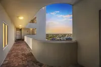 3 Bedroom/3 Bath: Beach Condo