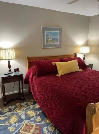 Sailor’s Choice @ Blackwell Point Marina. Pet friendly & boat slips available!