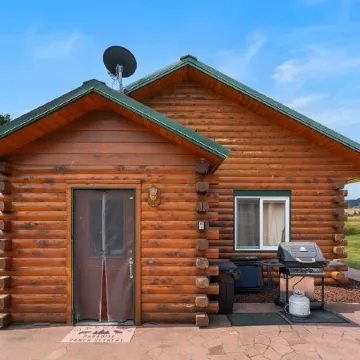Paradise Ranch: 2 Cabins Great for Families, Wedding Guests, Montana Adventurers