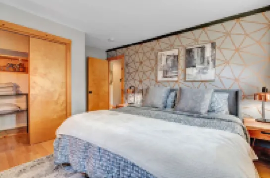 NEW Vermont Luxury in Woodstock Village: Private Home, Pond & Mountain Views