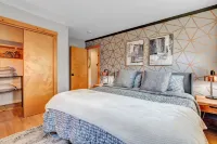 NEW Vermont Luxury in Woodstock Village: Private Home, Pond & Mountain Views Hotels in Woodstock