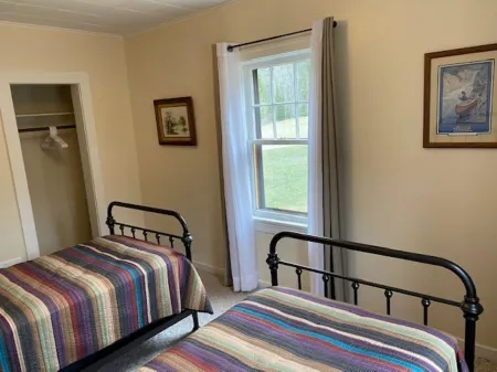 THE CABIN on Lake Creek River