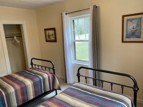 THE CABIN on Lake Creek River