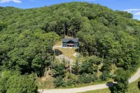 Hatley Pointe and Wolf Laurel Resorts - Dine, Hike, Swim, Ski, Air Conditioning