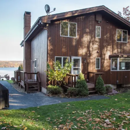 Just Us - Private Waterfront Home on Seneca Lake. Dog Friendly! Отели в г. Старки