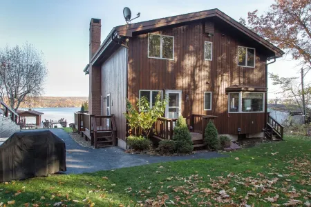 Just Us - Private Waterfront Home on Seneca Lake. Dog Friendly!