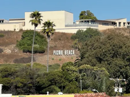 Paradise in Pismo!  Beachside Bliss  - 1 block from beach access! Отели в г. Писмо Бич