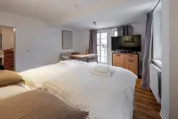 Himmlische Altstadt-maisonette mit Dachterrasse Musikkneipe Clou附近的飯店