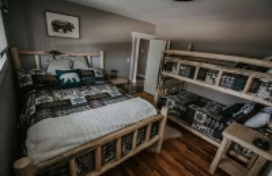 Cozy stay at the “Country Farmhouse Sleeps 12