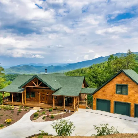 Luxury Family Lodge w/Amazing re-Views/Game Room/Hot-tub/Pool/10 min2Cades Cove