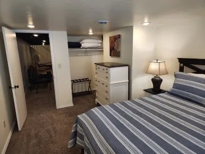 Cozy & Cheerful Home-2 Levels of Comfort! Các khách sạn gần Lambeau Field