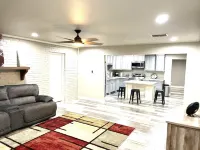 Stylish 5Bedroom/6Beds/2Bath Plenty of Parking Отели в г. Мэверик