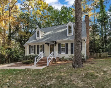 The Dogwood Cottage Hotels in Meredith