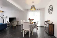 MA Bro - Erdivines - Beach 3km, Restaurants and Shops 200m, Swimming Pool 7X3,5 Hotels in Erdeven